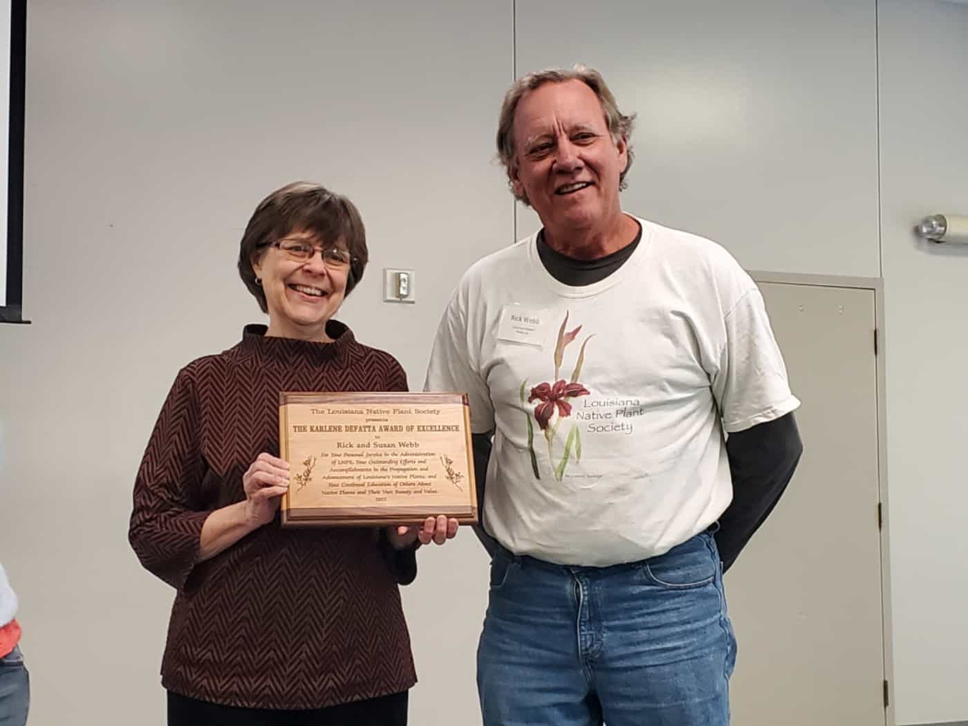 Rick & Susan Webb accept the DeFatta award in 2022